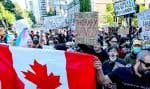 À Montréal, la tension est montée à quelques reprises entre des manifestants des deux camps, mais sans prendre la forme d’altercations physiques.
