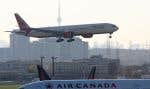Un avion d’Air India atterrit à Toronto le 23 avril 2021.
