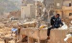 Un rescapé parmi les ruines, à Derna. Selon un dernier bilan, la catastrophe en Libye a fait 3283 morts. Le bilan final pourrait être beaucoup plus lourd en raison du nombre de disparus qui se comptent par milliers.