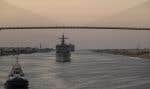 Dimanche, le navire d’assaut amphibie «USS Carter Hall» transitait par le canal de Suez pour se rendre vers la mer Rouge, avec 3000 militaires à bord.