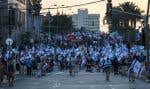 Des milliers de manifestants ont protesté contre la réforme judiciaire jusqu’à la tombée de la nuit, samedi, dans les rues de Tel-Aviv.